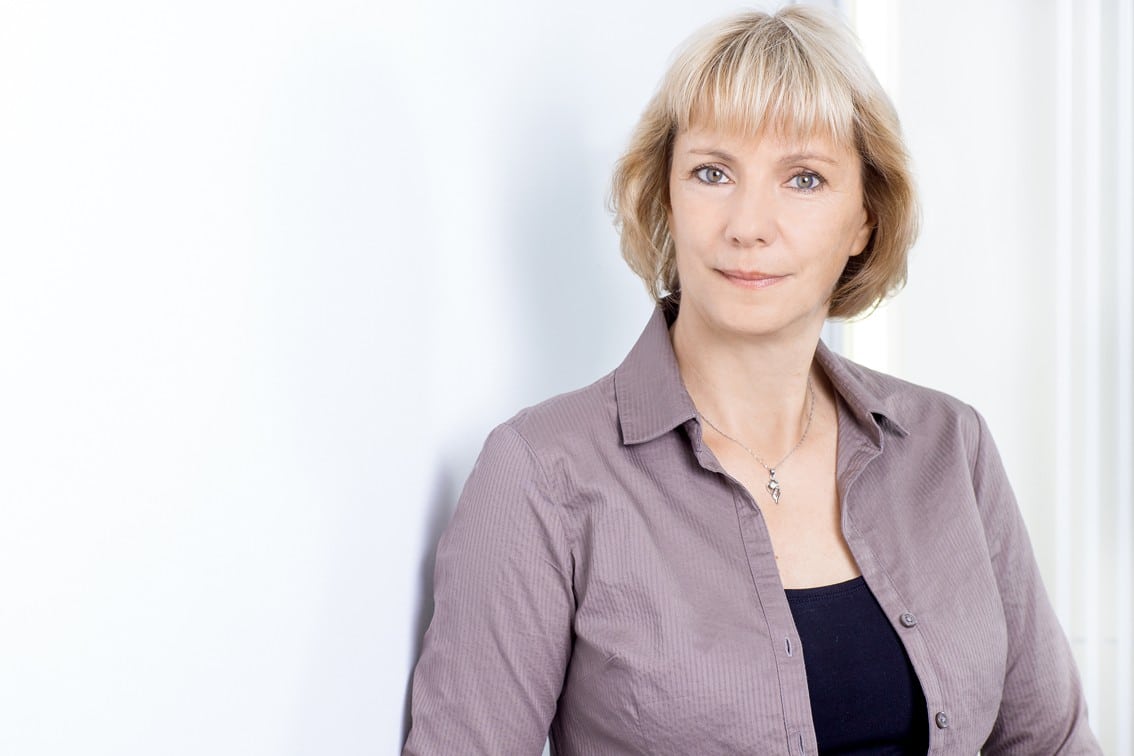 Über mich – Kathrin Nake, Beziehungsberaterin Kathrin Nake in ihrer Praxis – Heilpraktikerin für Psychotherapie und Beziehungsberaterin